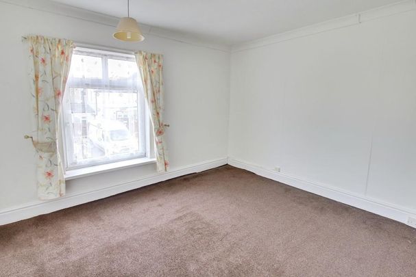 3 bedroom end of terrace house to rent - Photo 1