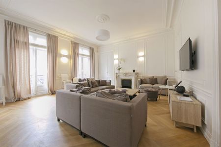 Appartement à louer rue de l'Université, Paris 7ème - Photo 2