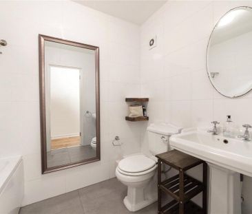 3 bedroom flat to rent - Photo 5