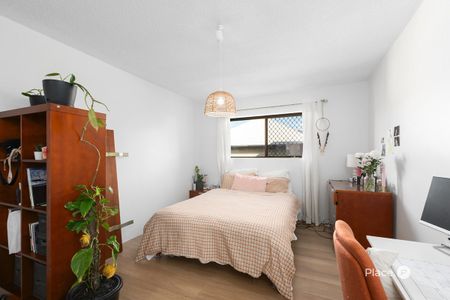 CBD-Fringe Living with Space, Comfort & Convenience - Photo 5