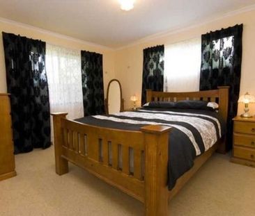 Quiet Cul-De-Sac with Parkland at Your Doorstep and close to Schools - Photo 4