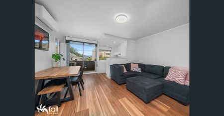Charming, Sunlit Apartment in the Heart of Battery Point - Photo 3