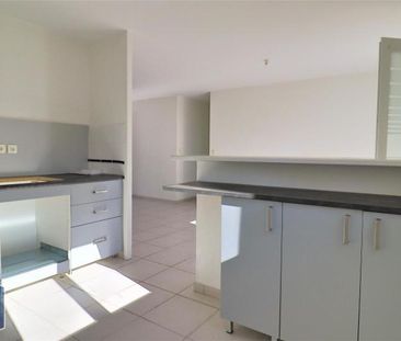 Location Maison 4 pièces 88m² ETAULIERS 33820 - Photo 5