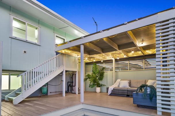 A Magnificent Family home so close to the beach - Photo 1