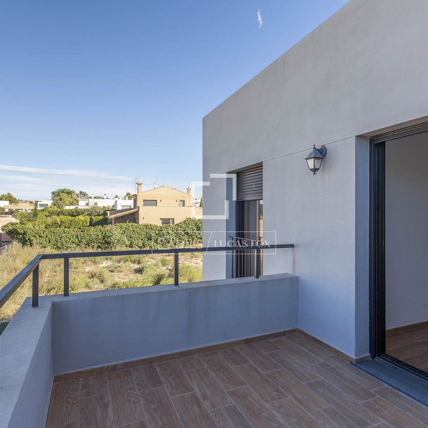 Excellent 3-bedroom house for rent in Godella, Valencia - Photo 1