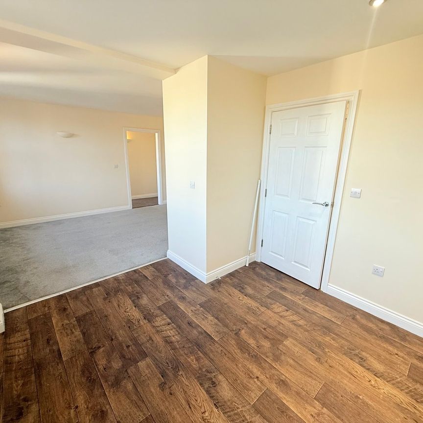 Sherborne Road, Yeovil, Somerset - Photo 1