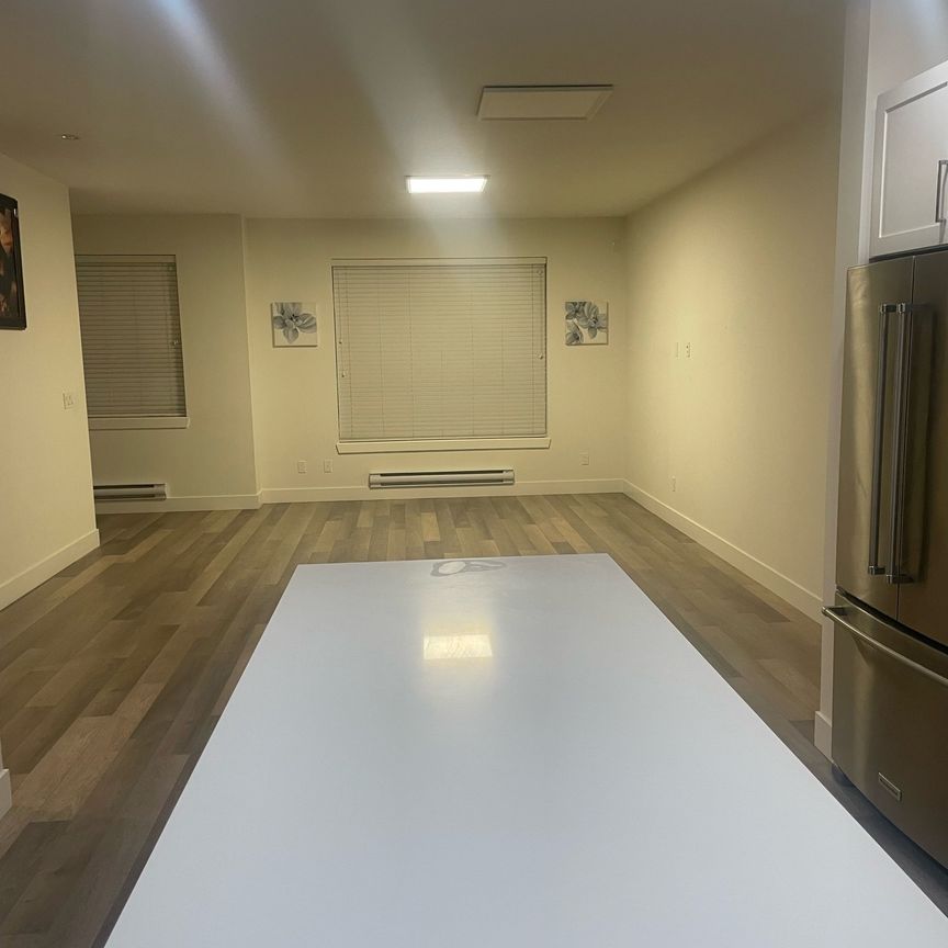 Spacious & Stylish Townhouse in South Surrey - Photo 1