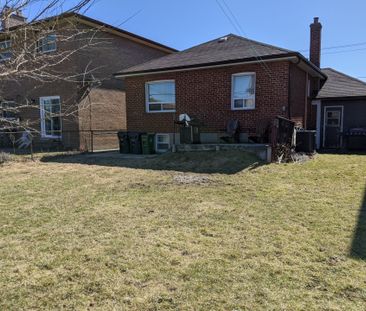 For Lease - 368 Hillmount Avenue, Toronto, Ontario - Photo 2