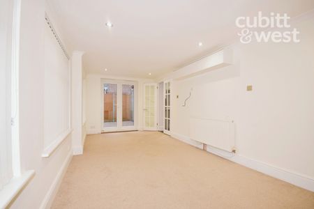 4 bedroom detached house to rent - Photo 4