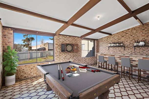 GRAND FAMILY HOME! - Photo 1