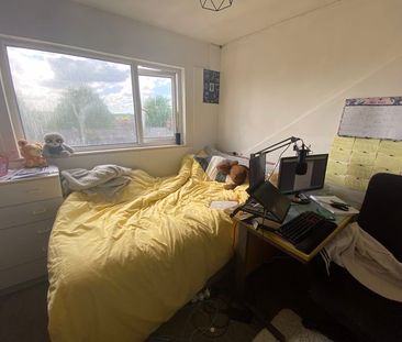 Harlaxton Drive Lenton, Nottingham - Photo 3