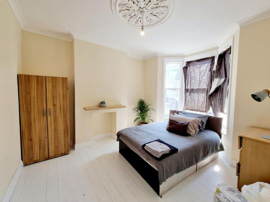 6 bedroom house to rent - Photo 1