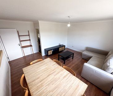 2 Bed Flat, Parkdale, N11 - Photo 1