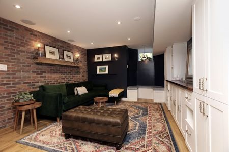 Toronto Furnished House for Rent - Incredible 3 Bedroom, 2 Bathroom with Original Details in Queen West - Photo 4