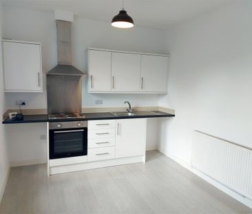 2 bedroom Flat to rent - Photo 3