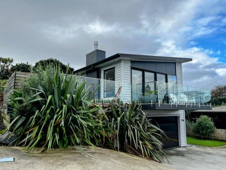 8 The Track, Plimmerton Wellington 5026 - Photo 4