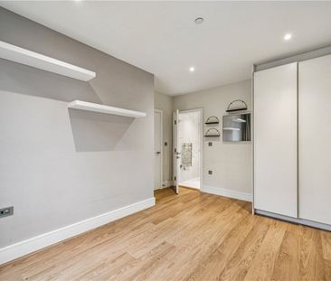 Excellent two-bedroom, two-bathroom flat within Wimbledon Grounds, ... - Photo 4