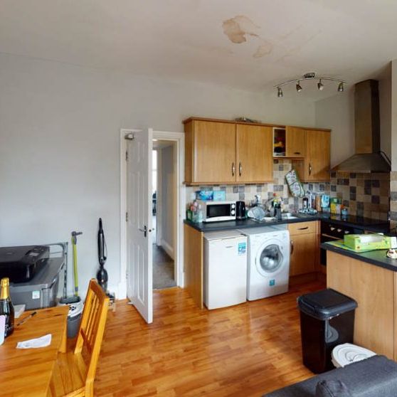 Flat 2, 66 Victoria Road, Leeds, LS6 1DL - Photo 1
