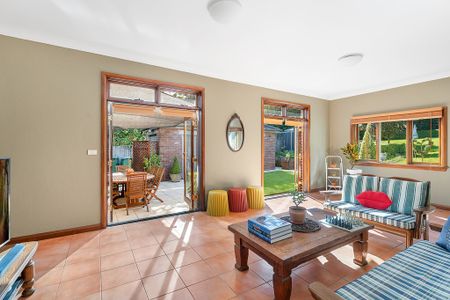 Elegant Family Home with Period Charm, Spacious Living & Private Gardens - Photo 3