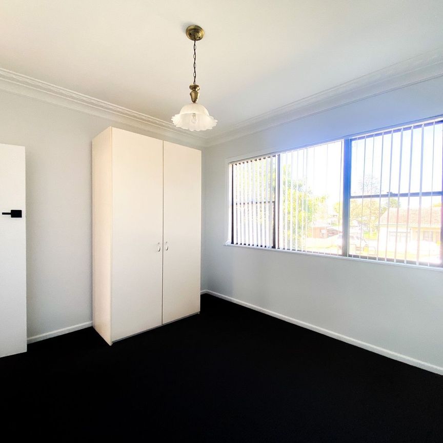 Cozy 3-Bedroom Home Near Rutherford Shopping Centre - Photo 1