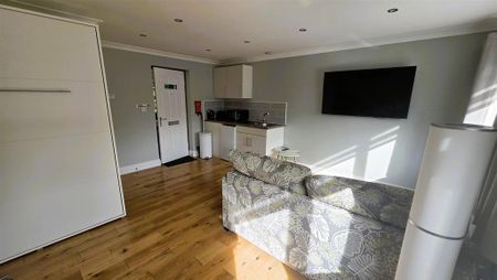 5 bedroom detached house to rent - Photo 4