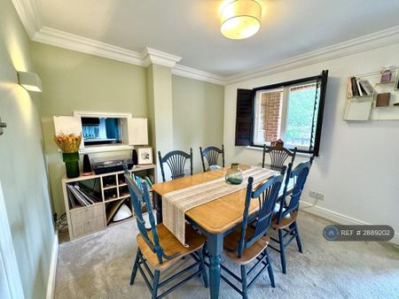 2 bedroom flat to rent - Photo 4