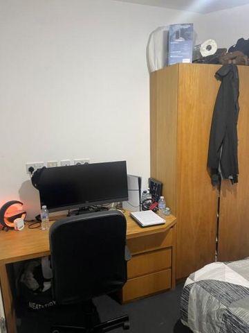 5 bedroom flat share to rent - Photo 2