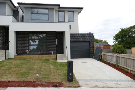 26B Raymond Street, Ashwood VIC 3147 - Townhouse For Rent | Domain - Photo 5