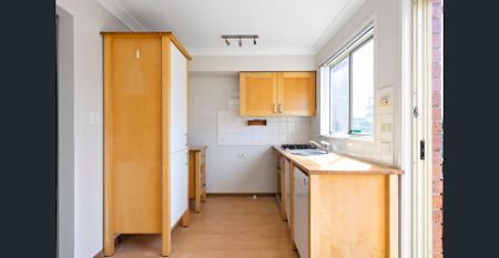 Neat 3 Bedroom Townhouse - Photo 4