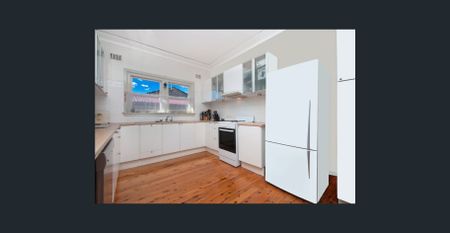 LEVEL FAMILY HOME - Photo 2