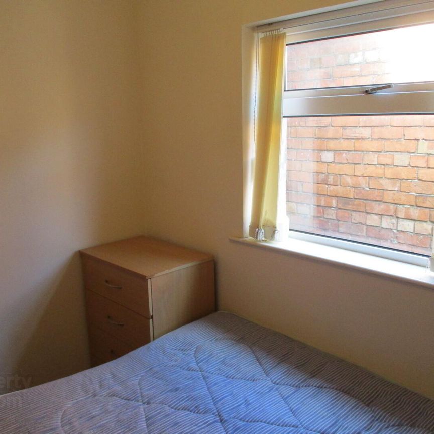 Great One Bedroom Apartment, 61b Fitzwilliam Street, Queens Quarter, Belfast - Photo 1