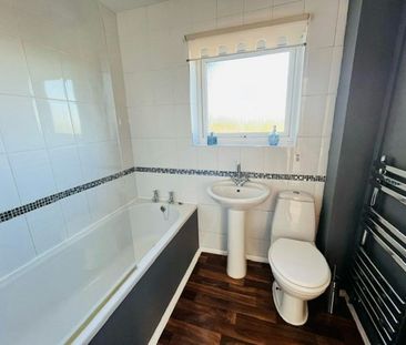 Semi-detached house to rent on - Photo 6
