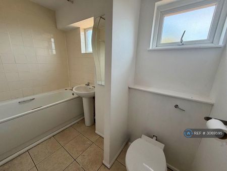 3 bedroom maisonette to rent - Photo 5