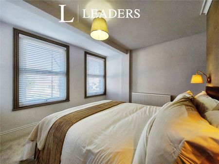 2 bedroom apartment to rent Carlton Avenue, Westcliff-on-Sea, Essex, SS0 - Photo 2