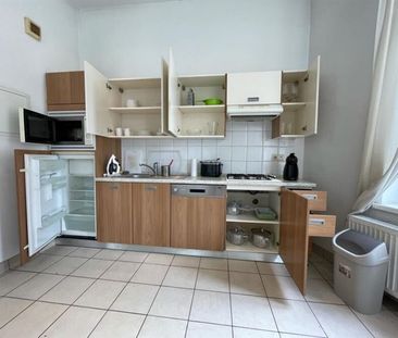 Schuman! Très Beau Studio Meublé à louer - Photo 4