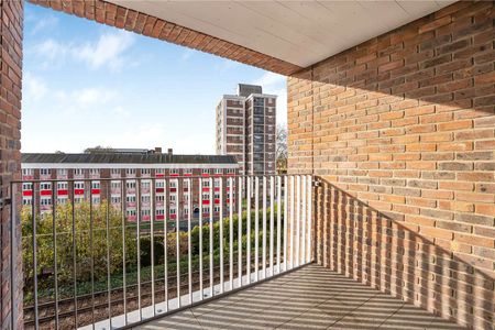 One-bedroom apartment with a private balcony. - Photo 3