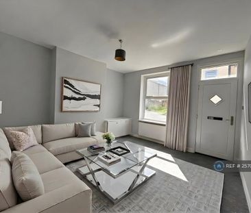 2 bedroom end of terrace house to rent - Photo 1
