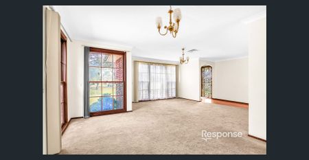 Family Home with Pool Opposite Reserve – Walk to York Public School! - Photo 5