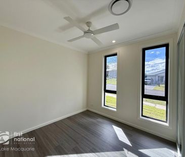 BRAND NEW MODERN FAMILY HOME - Photo 5