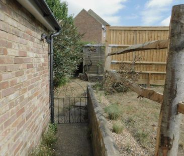 2 bedroom cottage to rent - Photo 1