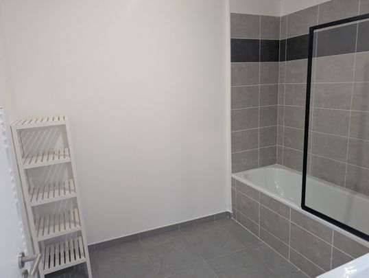 Location Appartement 3 pièces 70m² ARMENTIERES 59280 - Photo 1