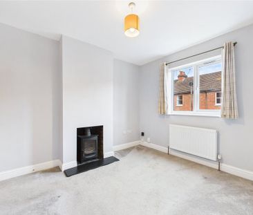 3 bedroom end of terrace house to rent - Photo 2