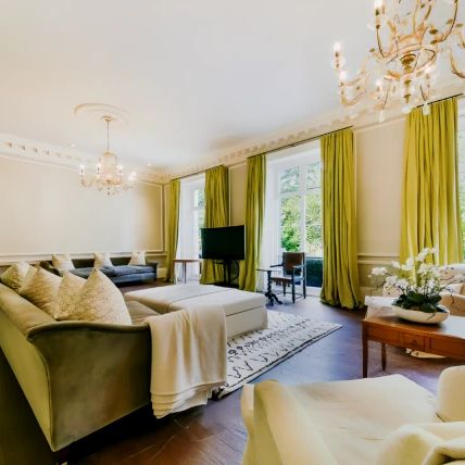 3 Bedroom 3 Bathroom - Photo 1