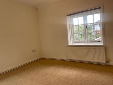 3 bedroom character property to rent - Photo 3