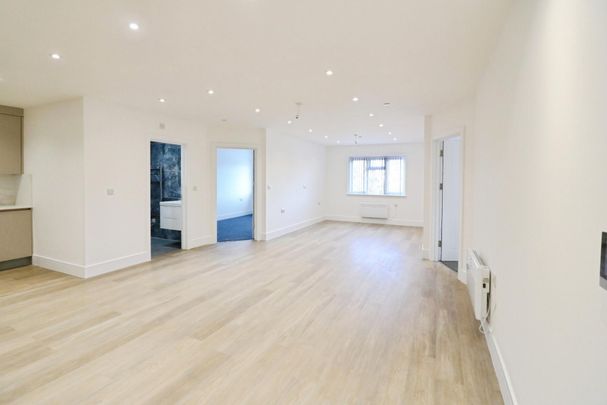 High Street, Langley - Photo 1