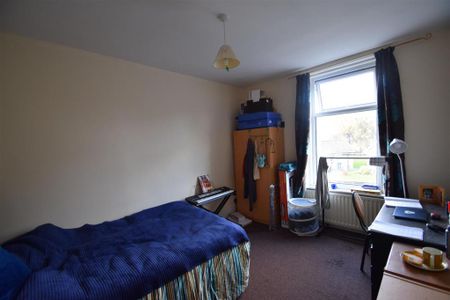 4 bedroom flat to rent - Photo 4