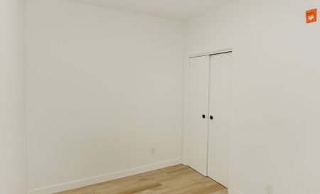 London: Gold Accents – 710 Westminster, Winnipeg, MB - Photo 2