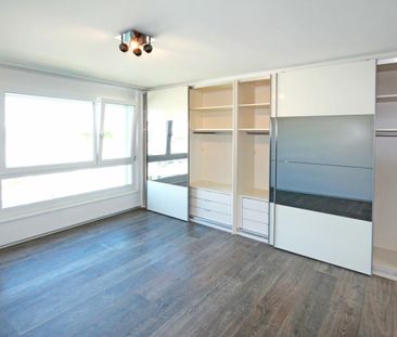 Attika-Wohnung mit Cheminée und grosser Terrasse ,187m² - Photo 2