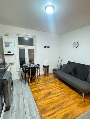 2 Bed Flat, Barking Road, E16 - Photo 1
