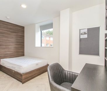 6 bed Apartment for Rent - Photo 4
